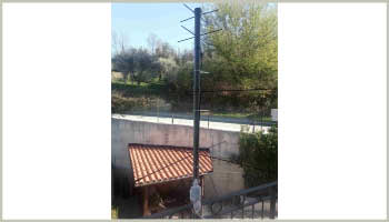 Antenna for turnstile vhf-uhf